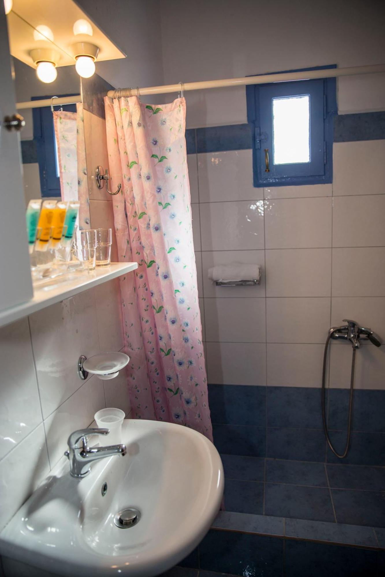 Togias Hotel Aegina Zewnętrze zdjęcie